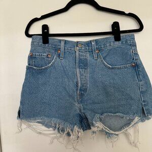 Vintage-esque Levi 501 high-rise denim short